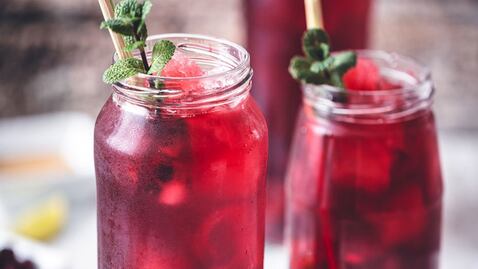 ¿Cuáles son los beneficios de tomar agua de jamaica en ayunas?