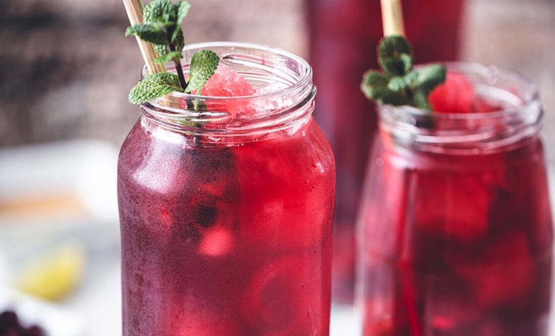 La jamaica contiene antioxidantes como flavonoides y polifenoles, que pueden ayudar a combatir el estrés oxidativo en el cuerpo y promover la salud cardiovascular.
Foto: Producción El Universal