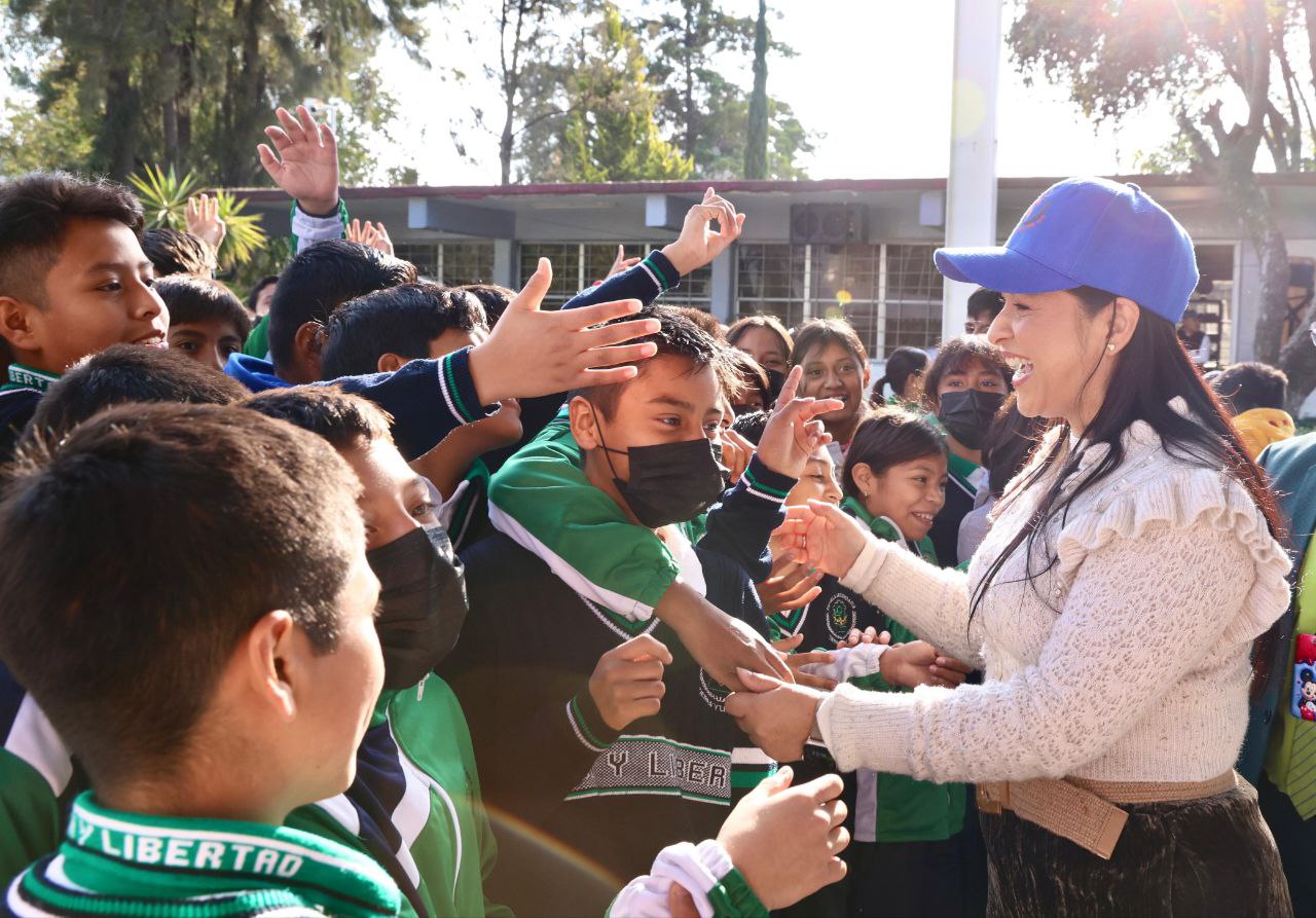 Liz Sánchez apoya a los estudiantes | Foto: Especial