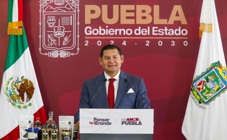 Armenta adquiere 100 pipas para distribuir agua potable donde no la hay