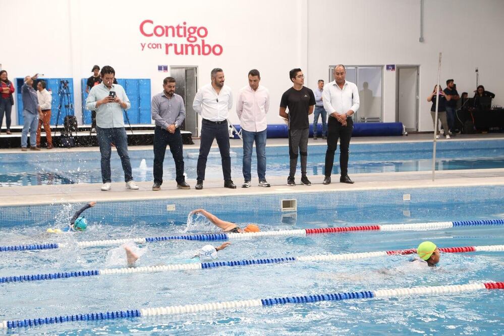 Adán Domínguez puso en marcha el Complejo Multideportivo CAM Sur | Foto: Ayuntamiento de Puebla
