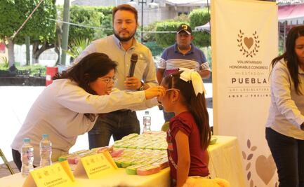 Voluntariado del Congreso entrega lentes a niños de Atoyatempan