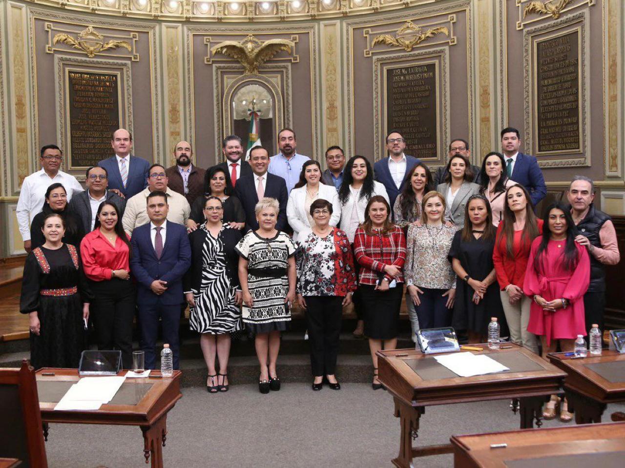 Isabel Merlo compareció ante el pleno del Congreso de Puebla | Fotos SEP