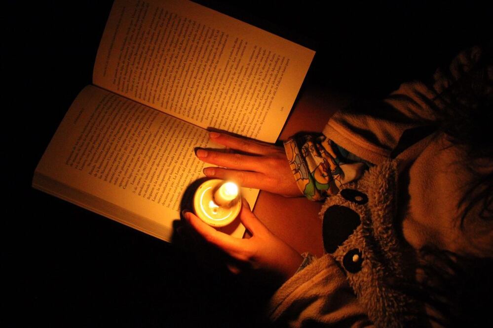 Sí uno de tus aparatos se descompone por un apagón, la CFE te paga | Foto: EsImagen