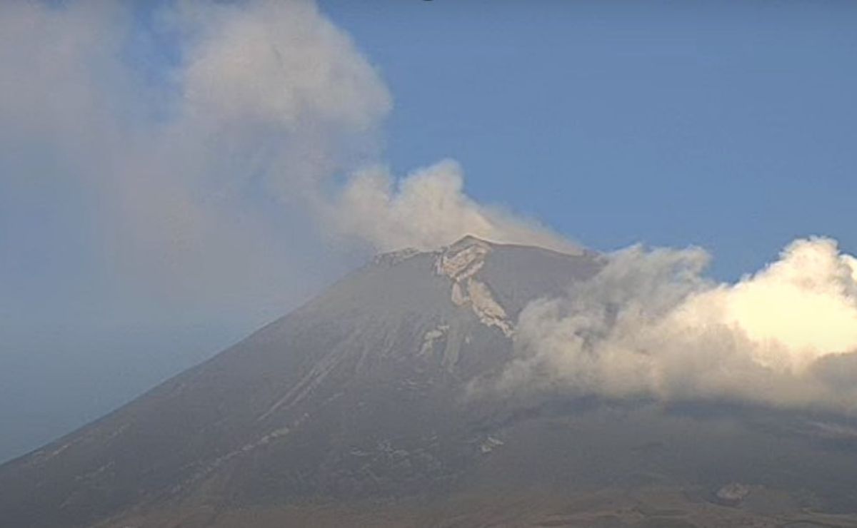 Tras las lluvias que se registraron el lunes 29 de mayo, el volcán Popocatépetl amaneció despejado y con menor actividad | Foto: Captura YouTube Webcams de México