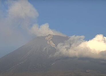 VIDEO. Luce despejado y con menor actividad el volcán Popocatépetl