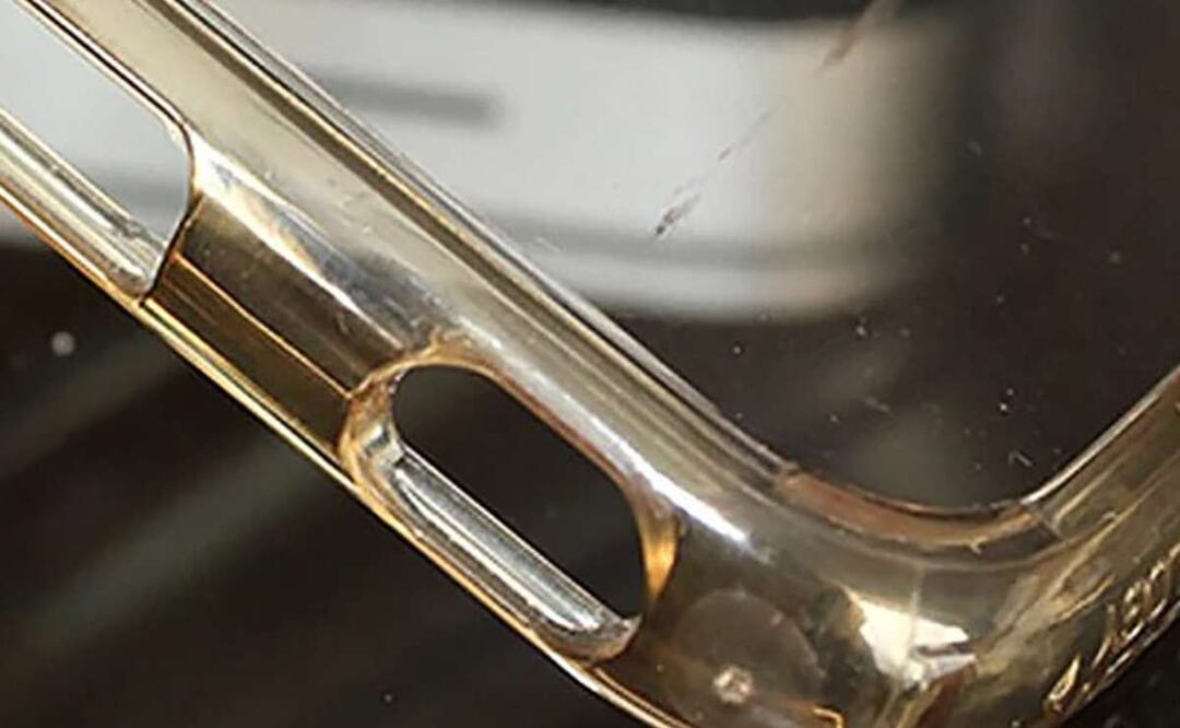 ¿Cómo limpiar la funda transparente de tu celular si está amarilla?