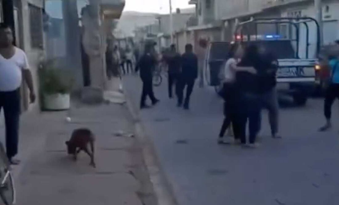 En redes sociales circula el video del presunto abuso de poder que policías de Altepexi cometieron en contra de civiles | Foto: Captura de pantalla