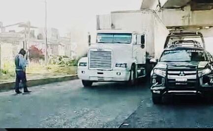 Se salva trailero de ser asaltado en la México-Puebla