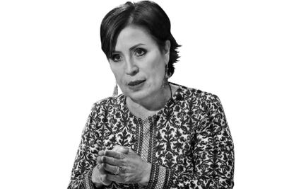 Rosario Robles escribe su primer artículo tras salir de la cárcel: "Rosarios hay muchas y hay que conseguir su libertad"