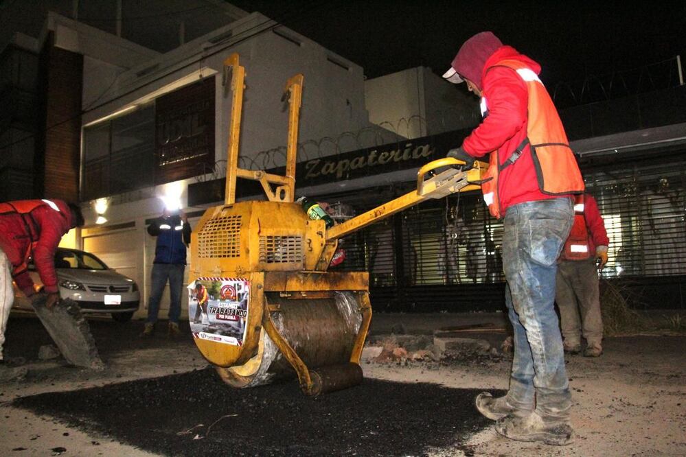 A un mes de la puesta en marcha del Programa Emergente de Bacheo Nocturno en la capital se han cubierto 2 mil 811 baches