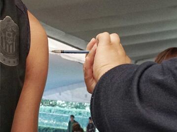 Salud Puebla dejó de recibir órdenes de jueces para vacunar a menores