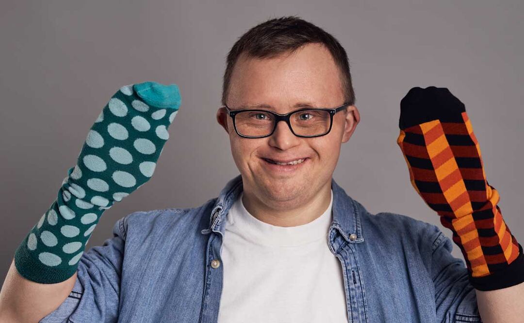 El Día Mundial del Síndrome de Down se conmemora el 21 de marzo usando calcetines desparejados | Foto: Especial