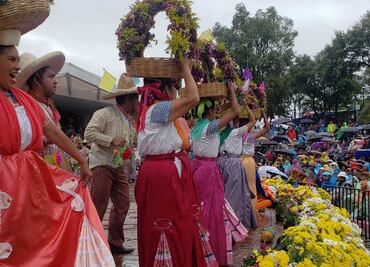 Danzantes realizan el tradicional convite al Huey Atlixcáyotl