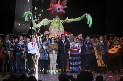 Sergio Salomón, Gaby Bonilla y Lilia Cedillo asisten a concierto que organizó la BUAP a beneficio del SEDIF