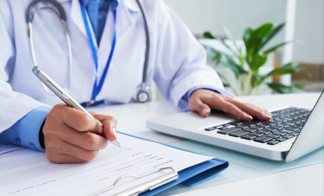 Funciones y salarios de un médico en Puebla. Fuente: Freepik.