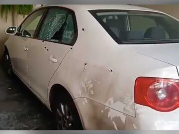 Balean y queman vehículo dentro de cochera en la Gabriel Pastor