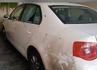 Balean y queman vehículo dentro de cochera en la Gabriel Pastor