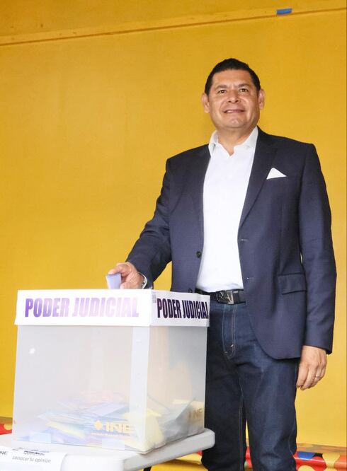 El gobernador Alejandro Armenta llama a votar libremente por el Poder Judicial | Foto: Gobierno del Estado.