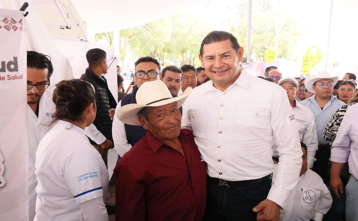 El gobernador de Puebla encabezó la Jornada de Salud Por Amor a Puebla en el municipio de Tlachichuca | Foto: Gobierno del Estado