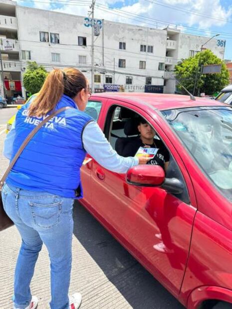 Genoveva Huerta difunde su imagen a través de la entrega de violentómetros