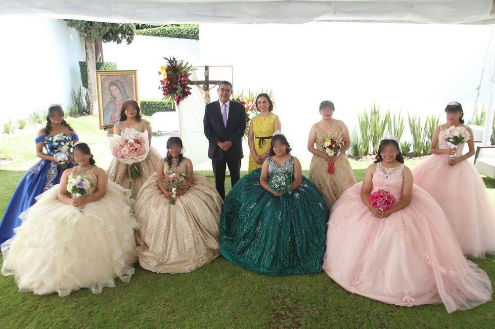 Gaby Bonilla y Sergio Salomón celebraron a las quinceañeras de Casa del Adolescente | Foto SEDIF