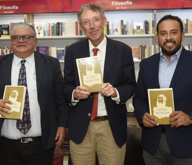 Presentan en la BUAP “Los malos de la historia: Maximiliano”, obra del historiador español, Will Fowler