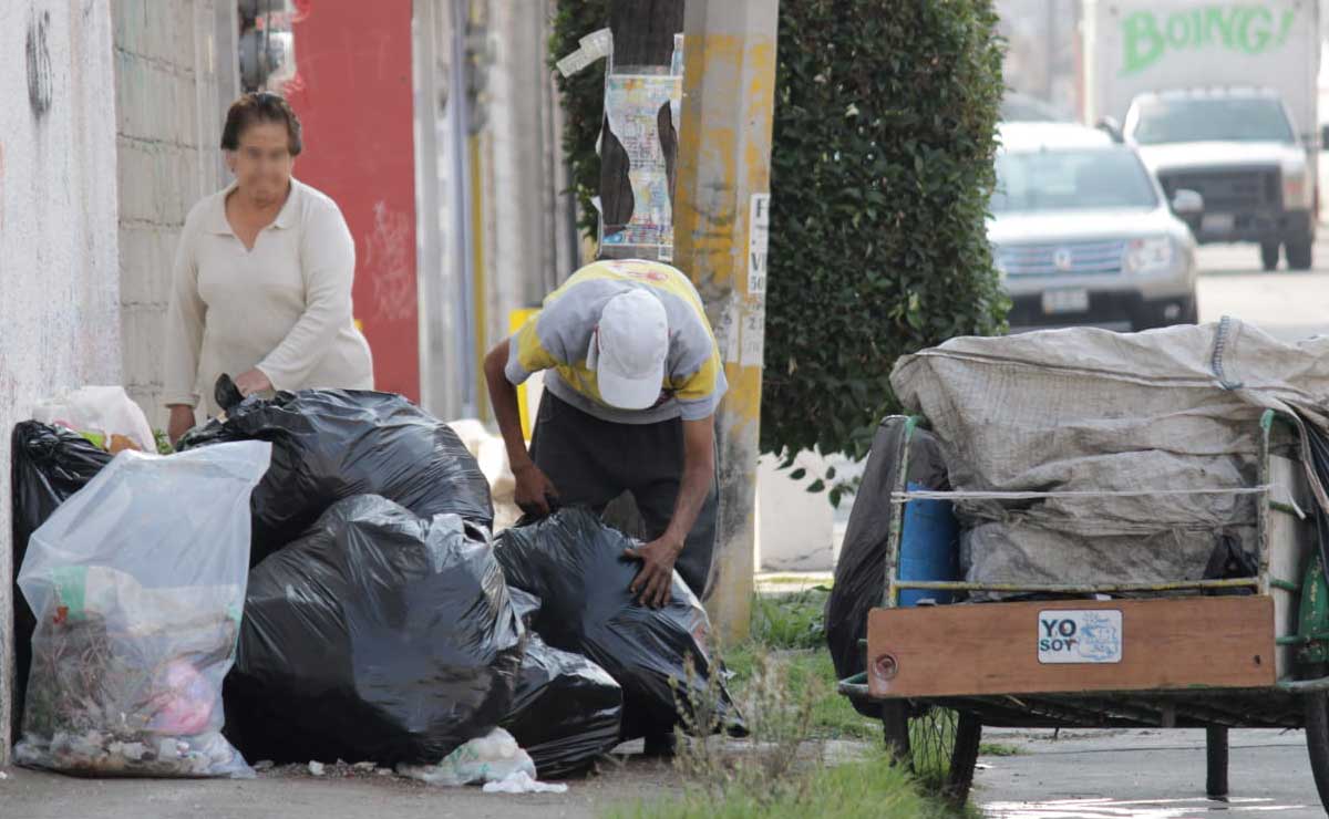 Pepenadores acusan a Lorenzo Rivera de sacarlos de relleno de Chignahuapan
