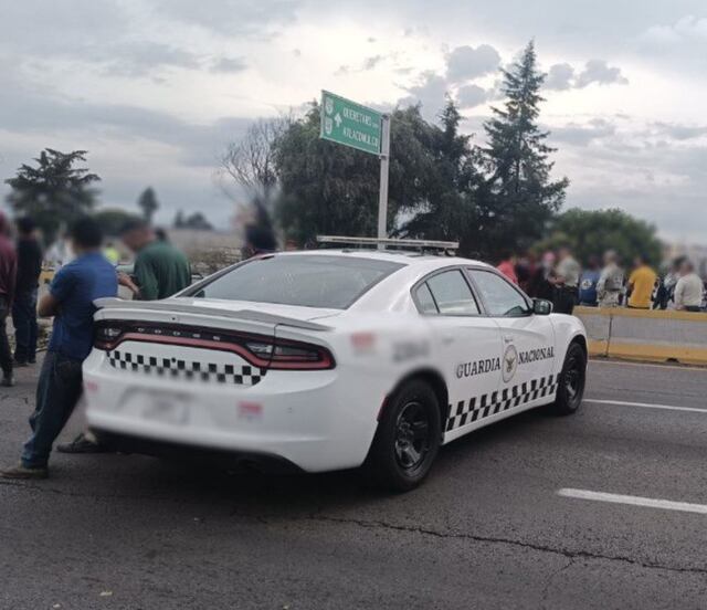 Manifestantes bloquean la autopista México-Puebla en ambos sentidos este sábado 30 de agosto