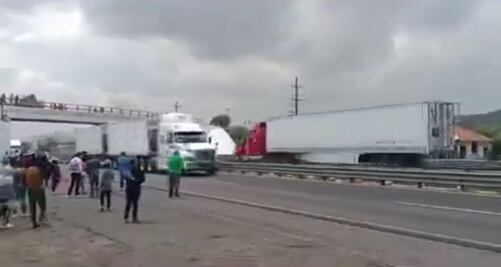 Después de 5 horas, liberan autopista Puebla-Córdoba tras diálogo con Gobernación