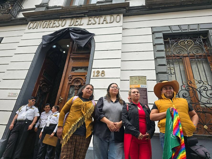 Organizaciones provida protestaron en el Congreso de Puebla | Foto: EsImagen