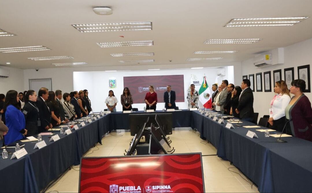 Los integrantes de la Comisión para Poner Fin a Toda Forma de Violencia Contra Niñas, Niños y Adolescentes (COMPREVNNA) se comprometieron a redoblar esfuerzos para proteger a este grupo poblacional | Foto: Gobierno de Puebla.