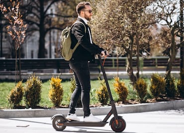Scooters y bicis eléctricas deben tener placas, propone diputado
