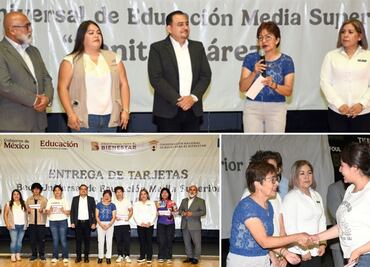 Rectora de la BUAP entrega tarjetas de la Beca Universal
