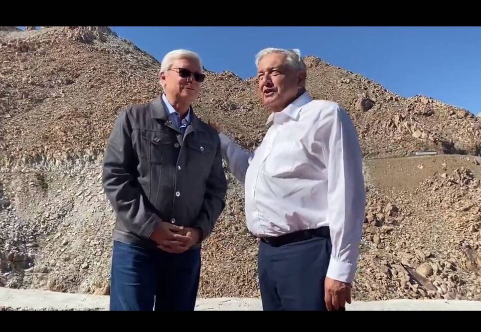 AMLO le da una flor a Bonilla: "no hizo un mal gobierno"