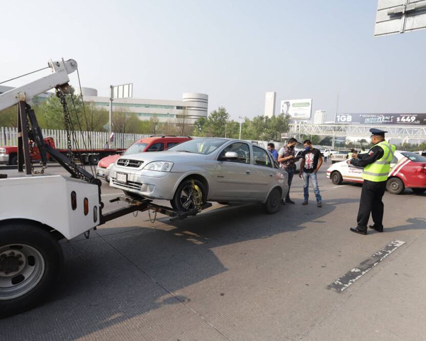 Los autos en Puebla no pueden permanecer estacionados en vía pública por más de dos semanas | Foto: Agencia Es Imagen para El Universal Puebla