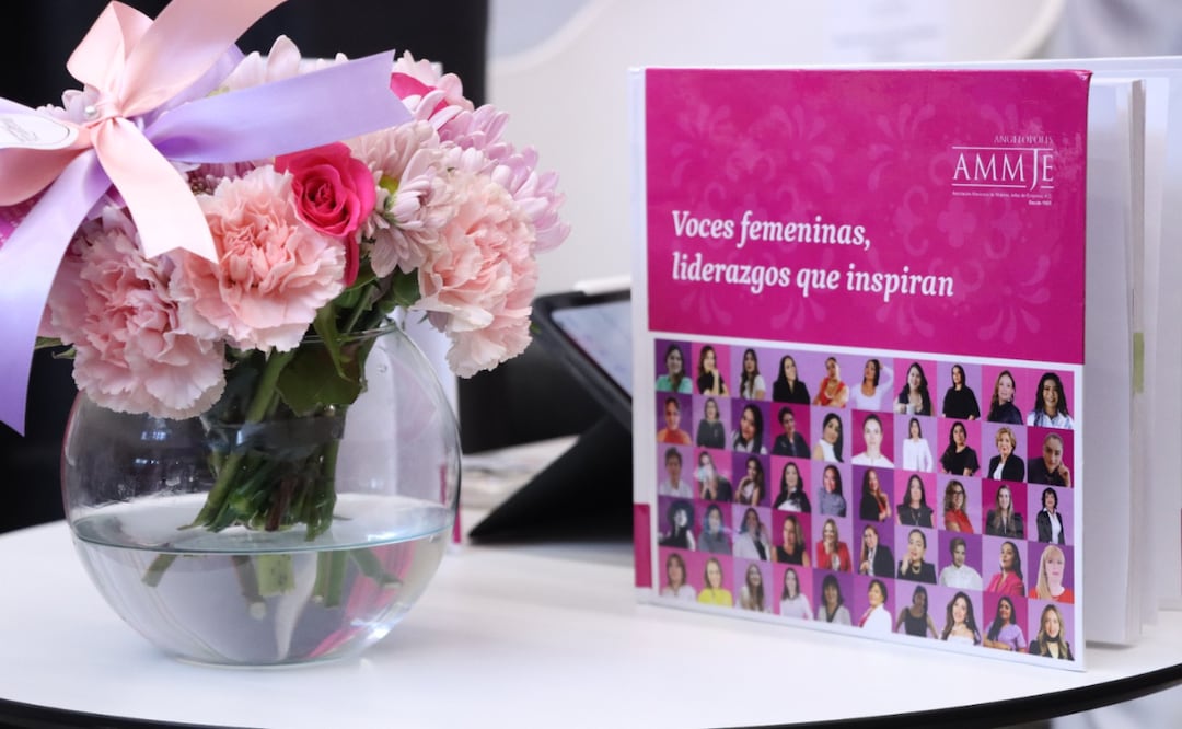 Fortalece Congreso del Estado el diálogo sobre liderazgo femenino con presentación de libro | Foto: Congreso de Puebla.