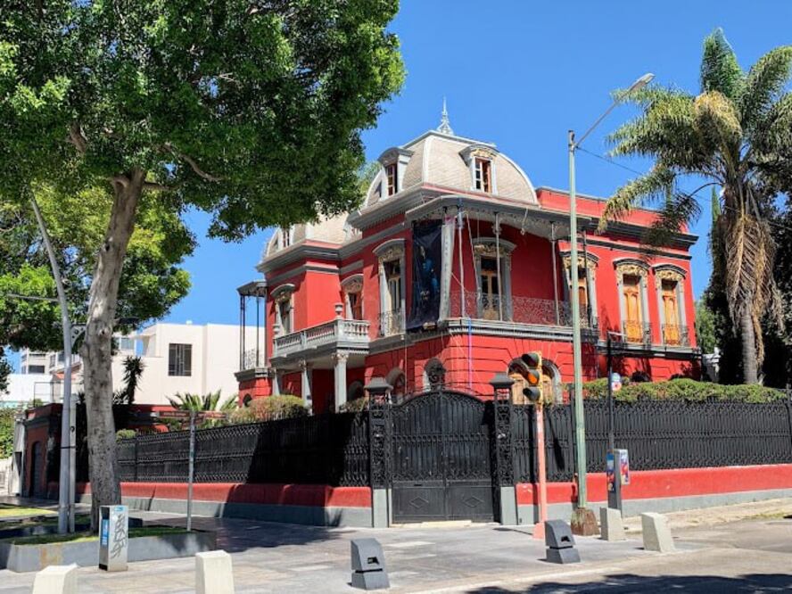La Casa de los Enanos aún luce características de la época porfiriana | Foto: Google / Carlos Urban