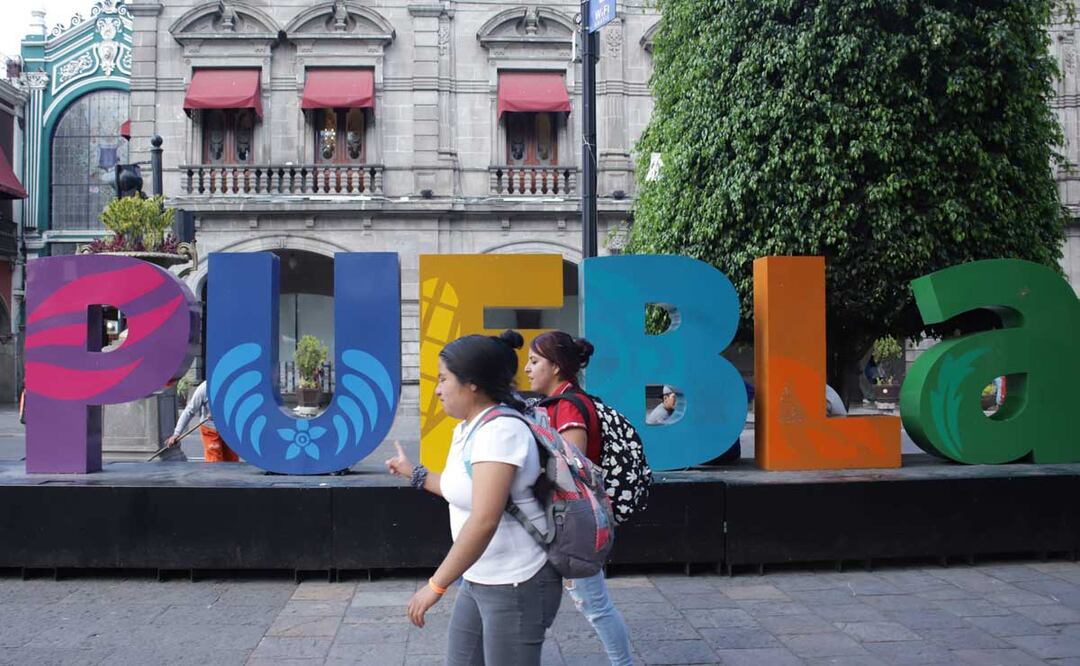 Los Pipopes ahora también somos hijos de la tiznada por tanta ceniza del volcán | foto: AGENCIA ES IMAGEN PARA EL UNIVERSAL PUEBLA