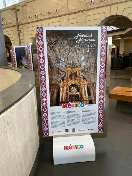 Esferas y artesanía poblana decoran la Navidad en el Vaticano