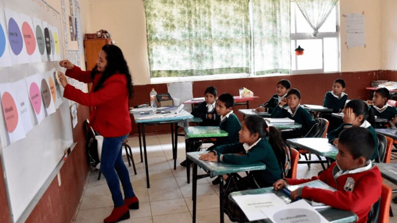 Los salarios de los docentes en México pueden variar considerablemente según diversos factores como el nivel educativo, el tipo de institución educativa, la región geográfica y el tipo de plaza. 

Foto: Producción El Universal Puebla
