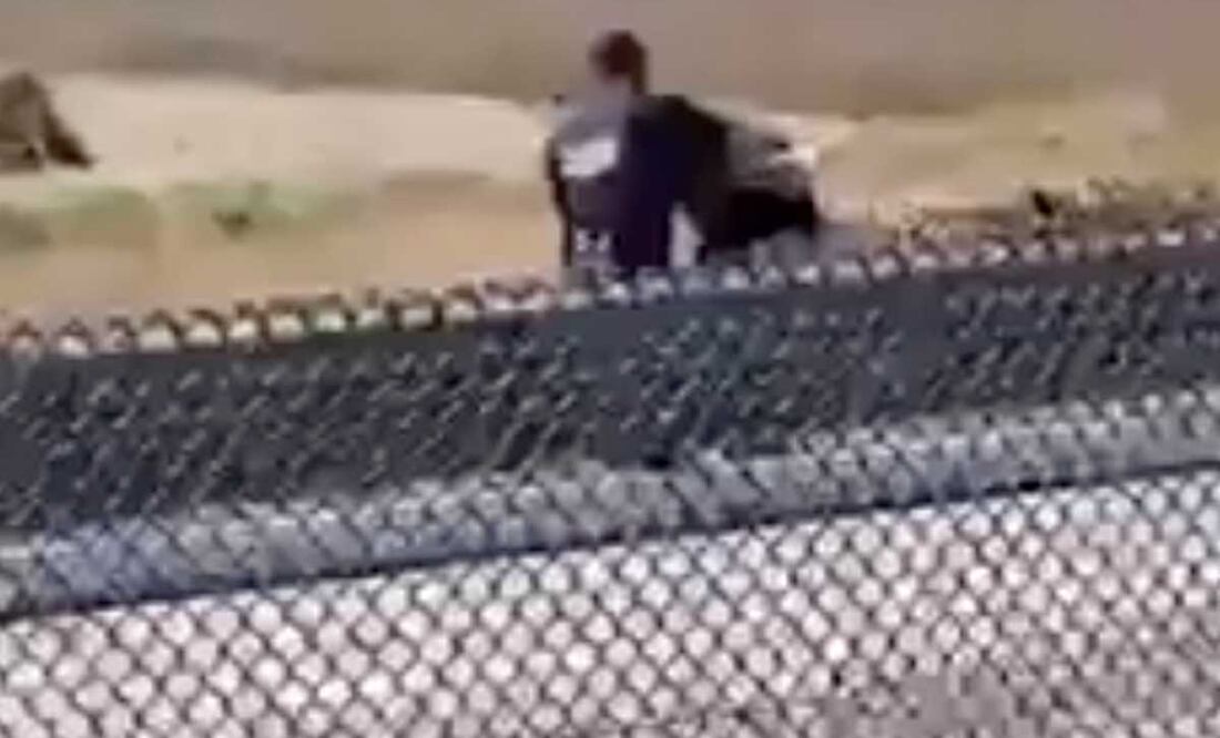 Captan en video a un hombre atado de pies y manos en la autopista Puebla-Orizaba | Foto: Captura de Pantalla