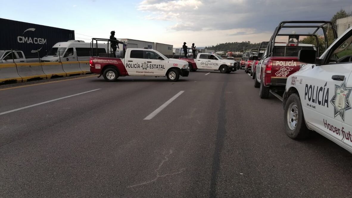 Las cuatro personas detenidas serán investigadas por daños en propiedad ajena, ataques a la autoridad y a las vías de comunicación | Agencia Es Imagen para El Universal Puebla