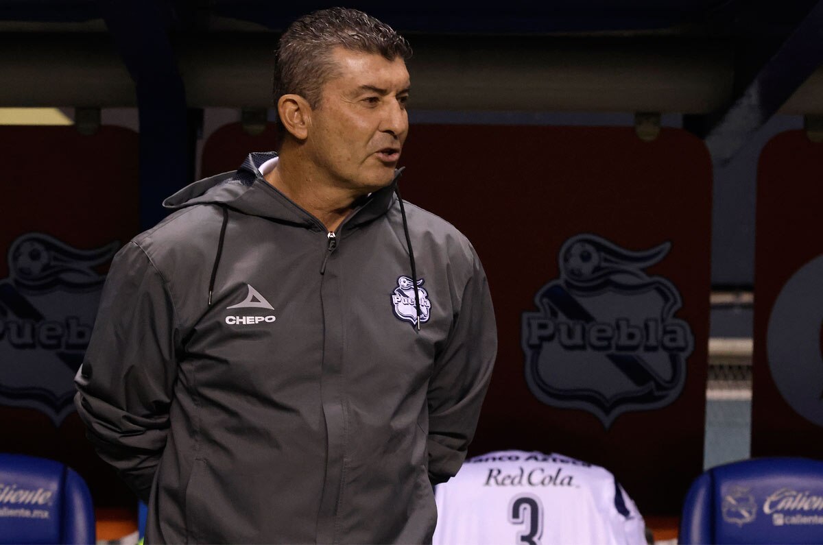 José Manuel “Chepo” de la Torre, director técnico de La Franja, subrayó la importancia de que la afición celebre la victoria lograda el pasado viernes 25 de octubre en el Estadio Cuauhtémoc.

Foto: Producción El Universal Puebla