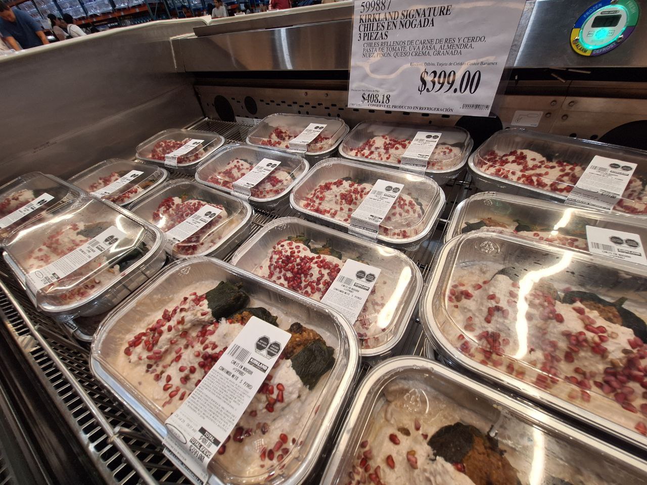 Los chiles en nogada ya llegaron al Costco | Foto: Lilian C. Lucio