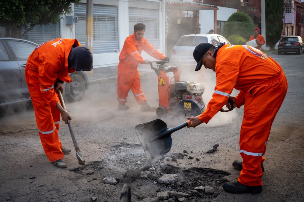 Foto: Ayuntamiento de Puebla I Pepe Chedraui supervisó las acciones de bacheo en Puebla