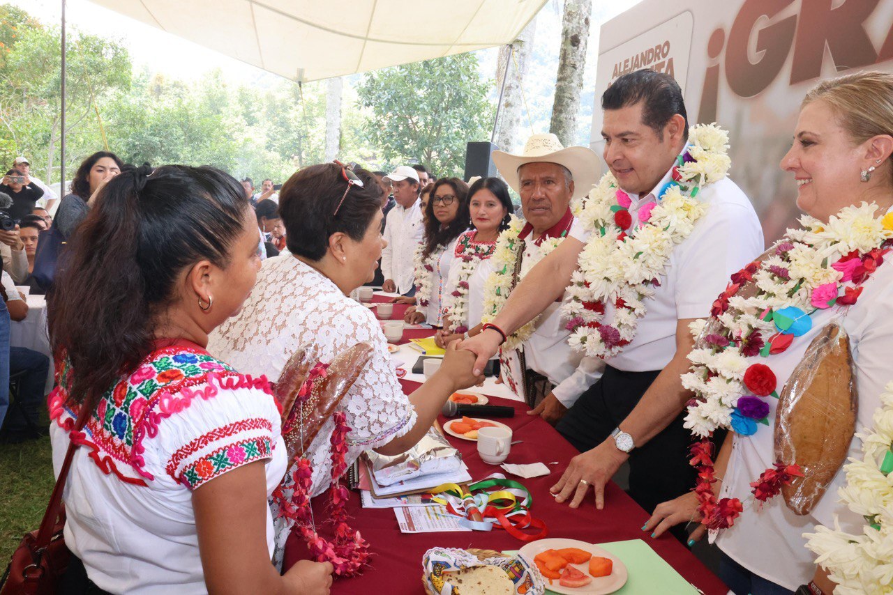 El gobernador electo se reunió con presidentes municipales electos | Foto: Especial