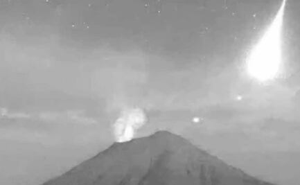 Captan espectacular estrella fugaz cerca del cráter del volcán Popocatépetl