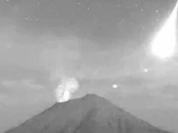 Captan espectacular estrella fugaz cerca del cráter del volcán Popocatépetl