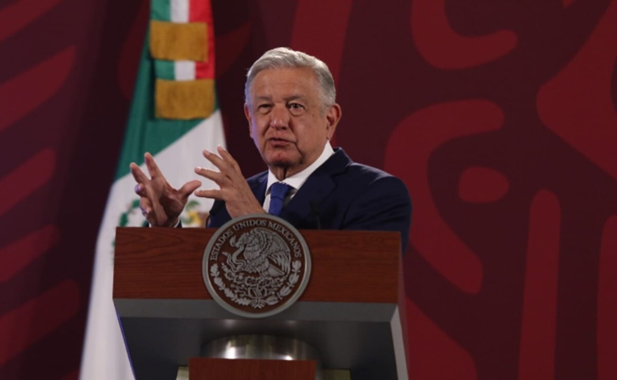 AMLO anuncia convocatoria para médicos especialistas; garantiza contratación inmediata con los "mejores sueldos"